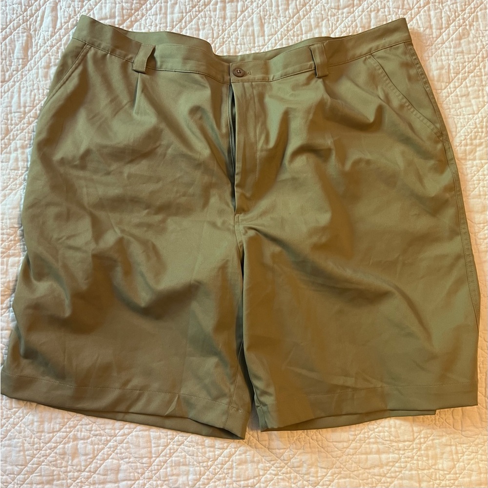 PMST115 - Under Armour, Men’s 44, Khaki Dress Shorts